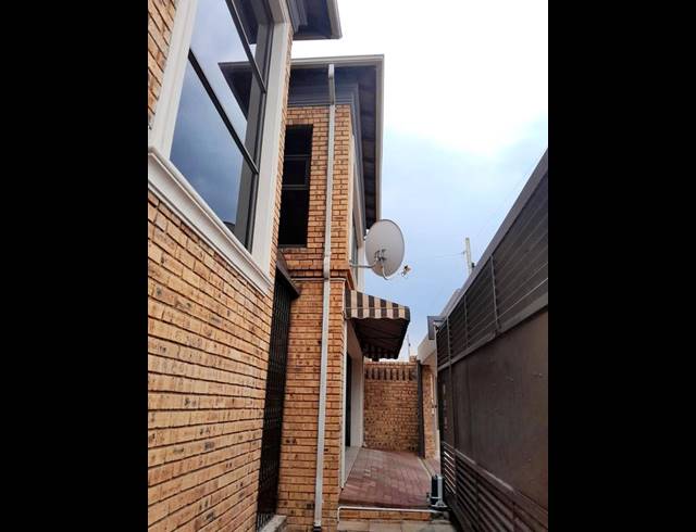 4 BEDROOM HOUSE FOR SALE IN KAGISO